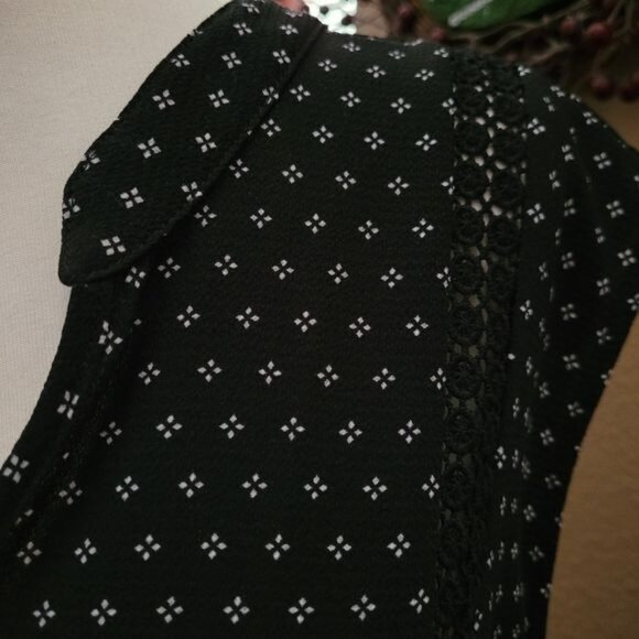 Torrid Tank Top Blouse Size 2 2X Black White Geometric Print Lace Trim Boho - Picture 3 of 7